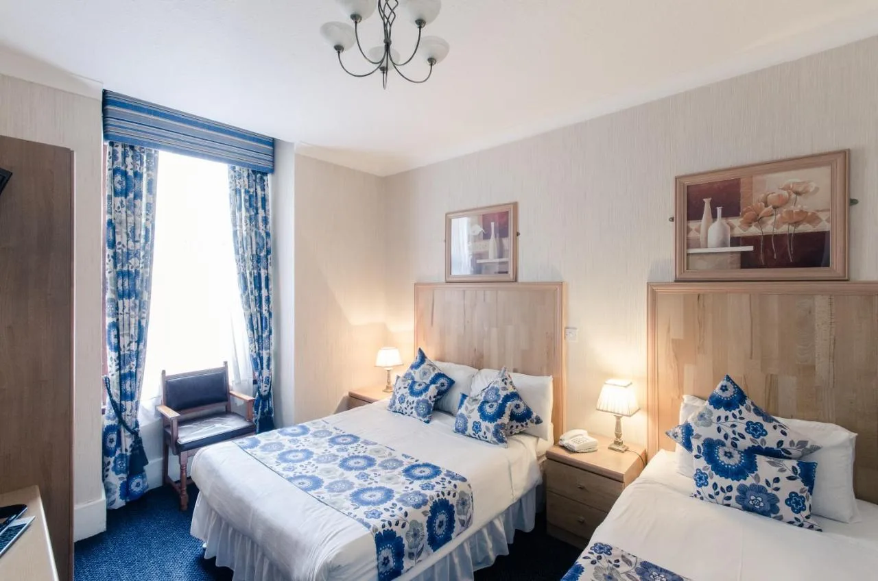 Room with blue cushions